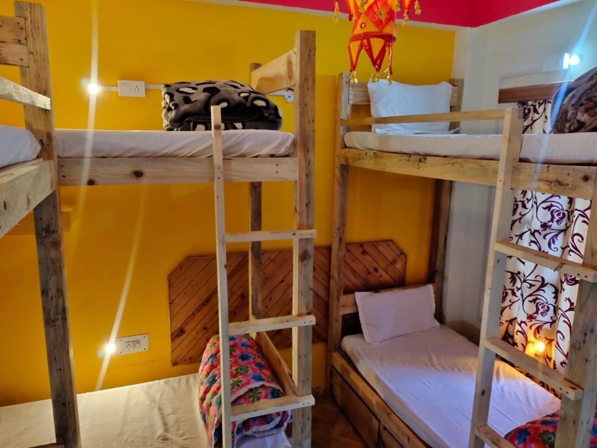 La Siesta India Manali Hostel ภายนอก รูปภาพ